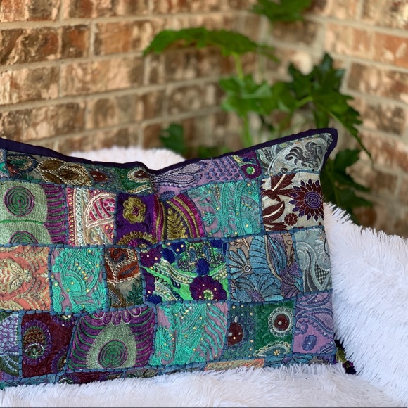 Vintage Style Embroidered Decorative Pillow Cover - Picture 4 of 7